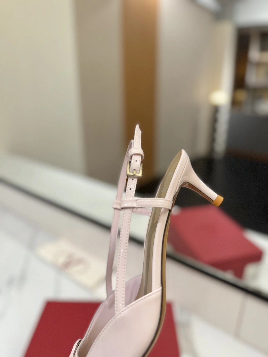 COCO-- V1859ti9o WS0Q70TMKW34PINK goatskin VLogo Signature Heel height：4.5CM item:E-X138C3001